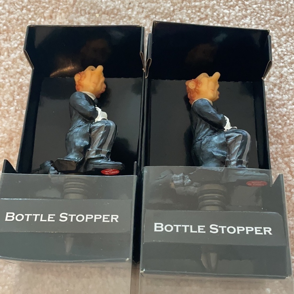 New MIKO Wine Bottle Stoppers Jeeves Butler set of two gift housewarming